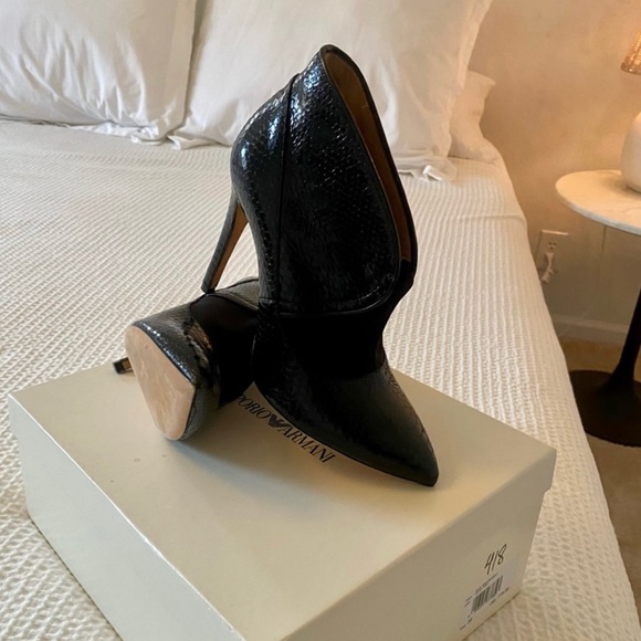 ARMANI Black Bootie Pump Heel SIZE 38 Pointed toe closed toe textured upper - Picture 2 of 13